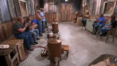 -Congratulations, everybody.
-[all clapping] - Moonshiners: Master Distiller