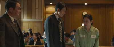 - Congratulations, ma'am.
- Thank you so much. - Innocent Witness