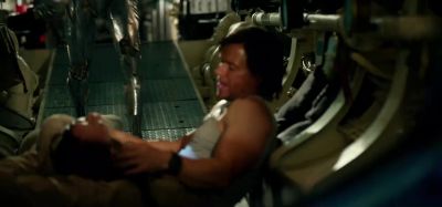 Conn, sonar. He's going deep! - Transformers: The Last Knight