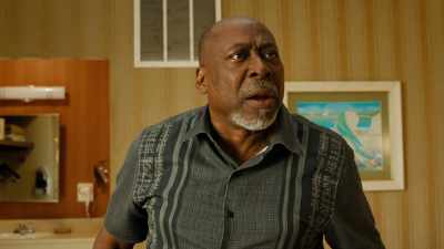 - Connie's not here!
- You've got no honor, man! - Lodge 49