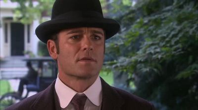 - Constable?
- Uh, the back door was open, sir. - Murdoch Mysteries