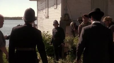 Constabulary. Move aside, please. - Murdoch Mysteries