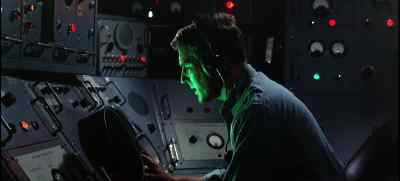 Contact close starboard. Very close. - Ice Station Zebra