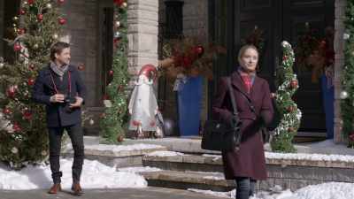 [contemplative music playing] - Catering Christmas