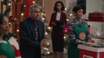 Contestants, for your
first challenge, - The Great Holiday Bake War