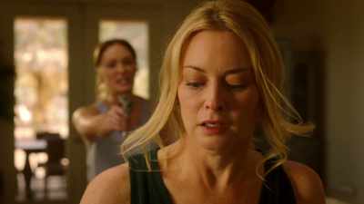 [continúa la música de suspense] - Couples Retreat Murder