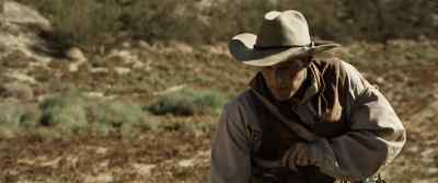 Continúen,
yo los alcanzo. - Bone Tomahawk
