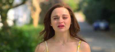 [continues sobbing] - The Kissing Booth 3