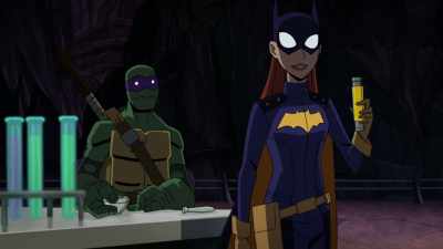 Cool that Donnie
had on his T-phone - Batman vs Teenage Mutant Ninja Turtles