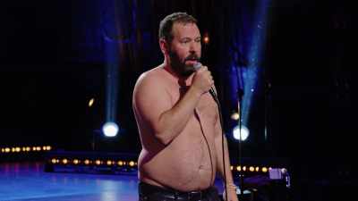 Çoraplar, su ayakkabısı, ucuz bir şort, - Bert Kreischer: Secret Time