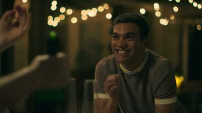 -[cork pops]
-[laughs] - Everything's Gonna Be Okay