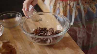 Correct, it's going
to give the chocolate - What Am I Eating? With Zooey Deschanel