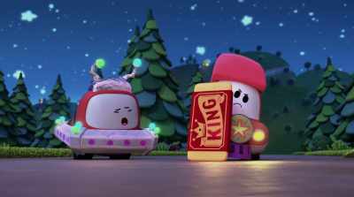 Cory, if you do that,
the chocolate bar will get crushed! - A Go! Go! Cory Carson Halloween