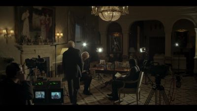 Could you clip this on, please,
Your Royal Highness? - The Crown
