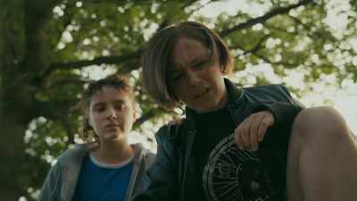Could Dad not even
spring for that? - Paper Girls