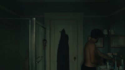 Could you hand me my towel, please? - Scenes from a Marriage