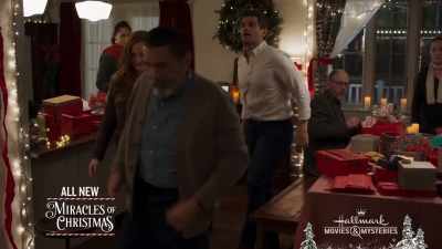 Could I get everybody's
attention, please? - Holiday for Heroes