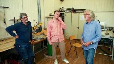 Could you learn to do
a basic haircut in three hours? - James May and the Dull Men