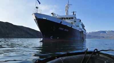 Could someone or something
still be onboard? - Mysteries of the Deep