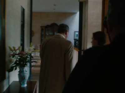- Could you tell me what's going on?
- Come along. - Fabian: Going to the Dogs