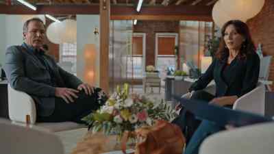 Couldn't see
who it was made out to, - Aurora Teagarden Mysteries: Death at the Diner
