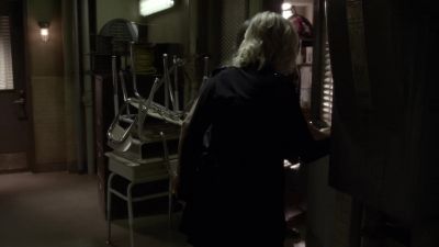 ( country music
playing on radio ) - Pretty Little Liars