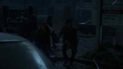 Cover, cover!
Get down! - Falling Skies