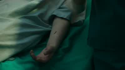 Cover her arm. - The Last of Us