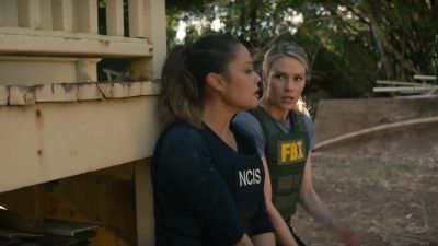 Cover us. - NCIS: Hawai'i