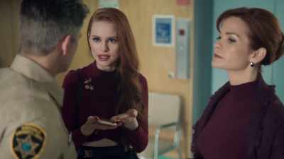 Covering her tracks,
trying to go underground, - Riverdale