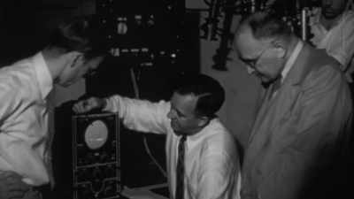 (crackling) - To End All War: Oppenheimer & the Atomic Bomb