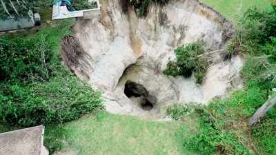 Cracks and fissures
that are normally supported - Engineering Catastrophes