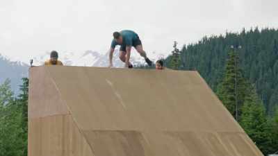 Craig:
Dustin from team kish
is first over the wall. - Canada's Ultimate Challenge