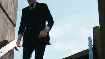 (CRASH)
(TIRES SCREECH) - Get Carter