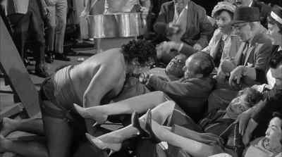 (CRASHING) - The Three Stooges Go Around the World in a Daze