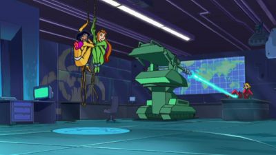 Crazy Lenore's going
to wipe out Wilhelm. - Totally Spies!