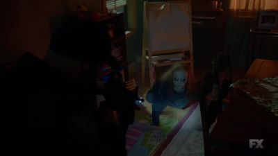 (Creature screaming) - The Strain