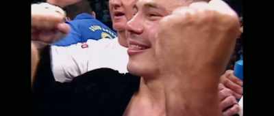 - Cred că îl pot bate acum.
- Acum? - Hatton