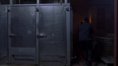 Creem, we gotta get out
of here. Come on. - The Strain