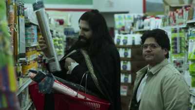 Creepy... Oh, multipack. - What We Do in the Shadows