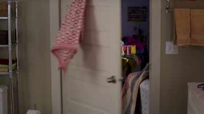 (crickets chirping) - Andi Mack