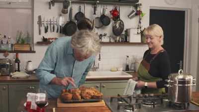 - Crispy. Happy with those?
- Yeah, very happy. - James May: Oh Cook!
