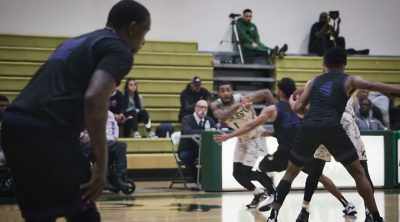 Crosscourt pass far side to Highler. - Last Chance U: Basketball