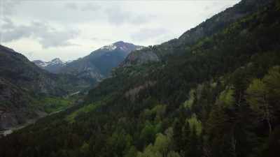 Crossing the mountain's gaping
valleys also needed - Secrets of the Railways