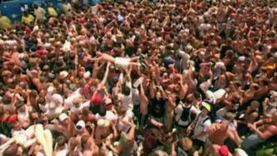 -(CROW CHEERING)
-DAVE HOLMES: It's a very
weird thing - Woodstock 99: Peace Love and Rage