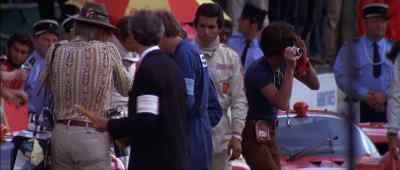 [CROWD APPLAUDING
AND CHEERING] - Le Mans