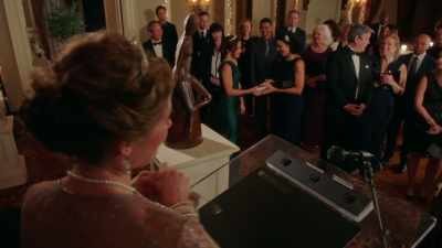 [crowd applauding] - The Princess and the Bodyguard