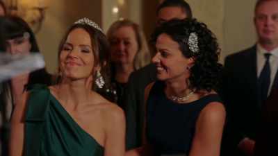 [crowd applauding] - The Princess and the Bodyguard