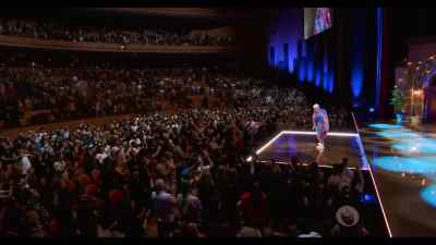 [crowd chanting] Fluffy! Fluffy!
Fluffy! Fluffy! Fluffy! Fluffy! - Gabriel Iglesias: Legend of Fluffy