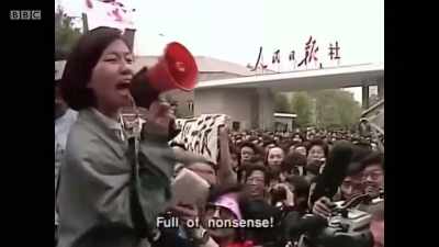 CROWD CHANTS BACK HER WORDS - Can't Get You Out of My Head